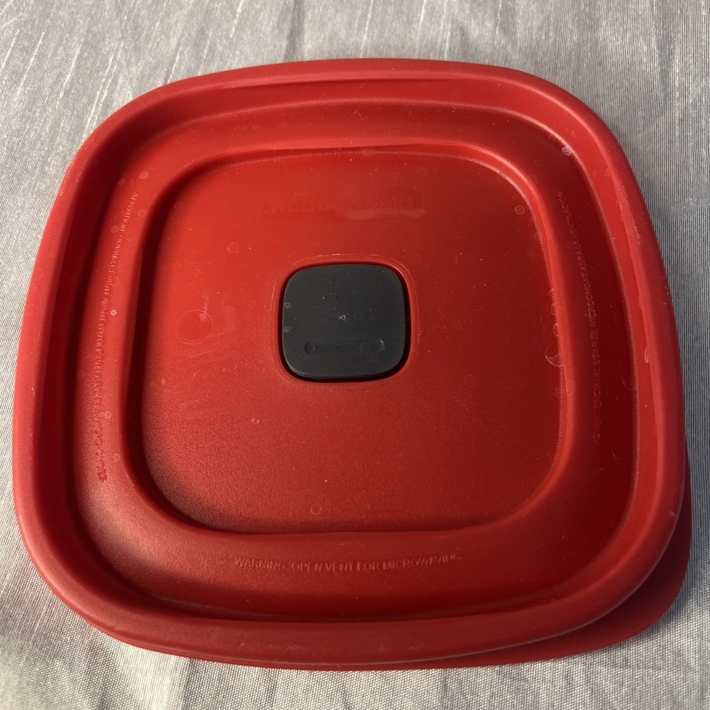 Rubbermaid Easy Find Vented Replacement Red Lid ONLY 6.5" Square 2D85
